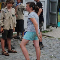 Uitladen Materiaal  29 - Scouts en Gidsen Zaventem 